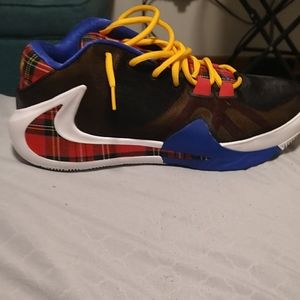 Zoom freak 1 as black/University gold-white